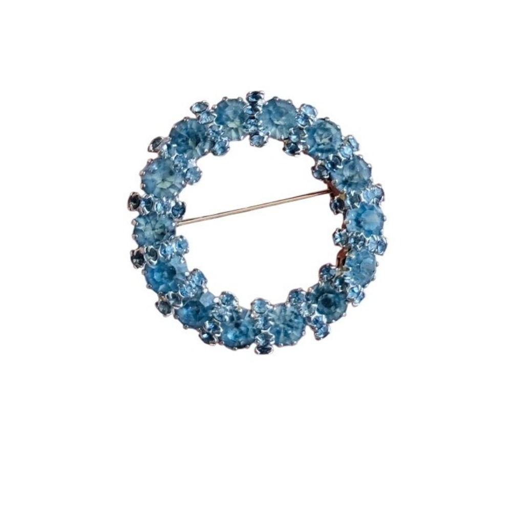 VTG Baby Blue Crystal Rhinestone Pave Wreath pin Brooch Pastel Circular 1950s